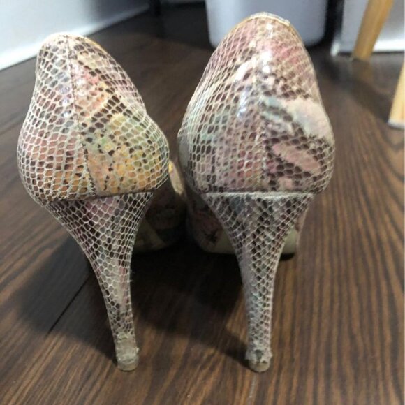 BCBG Gorgeous Pumps - Picture 3 of 3